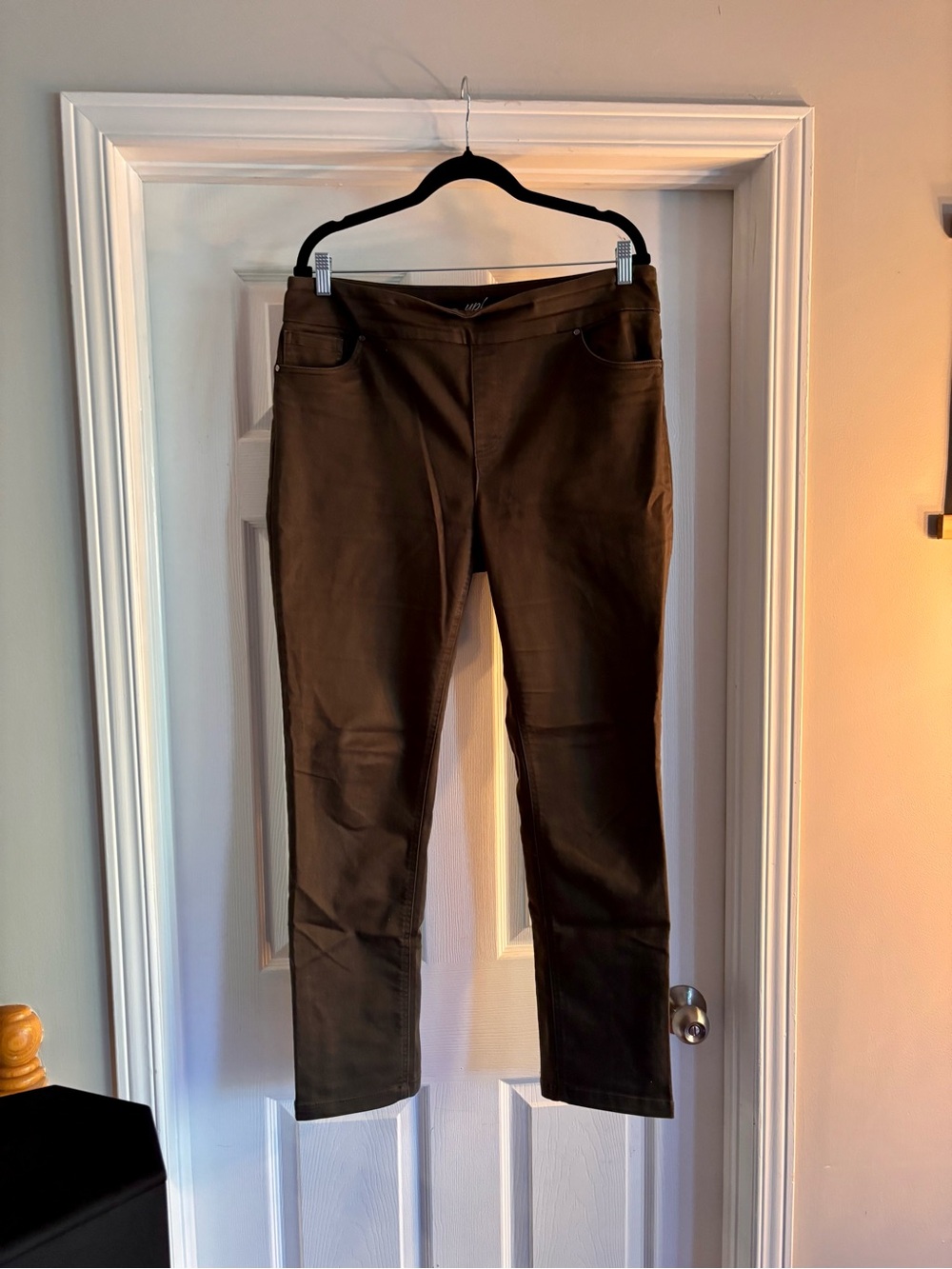 Women's Straight Leg Pants in Dark Kahki Green